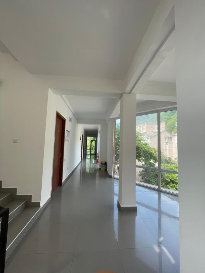 Hotel Lazuri In 卡瓦拉提 外观 照片