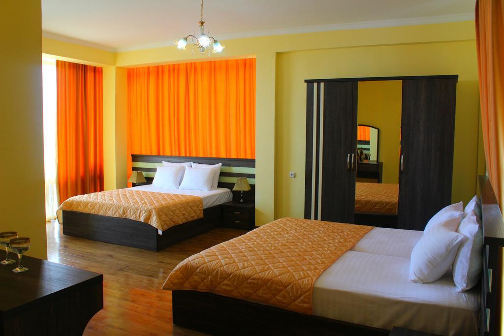 Hotel Lazuri In 卡瓦拉提 外观 照片