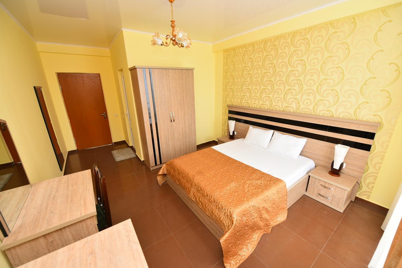 Hotel Lazuri In 卡瓦拉提 外观 照片