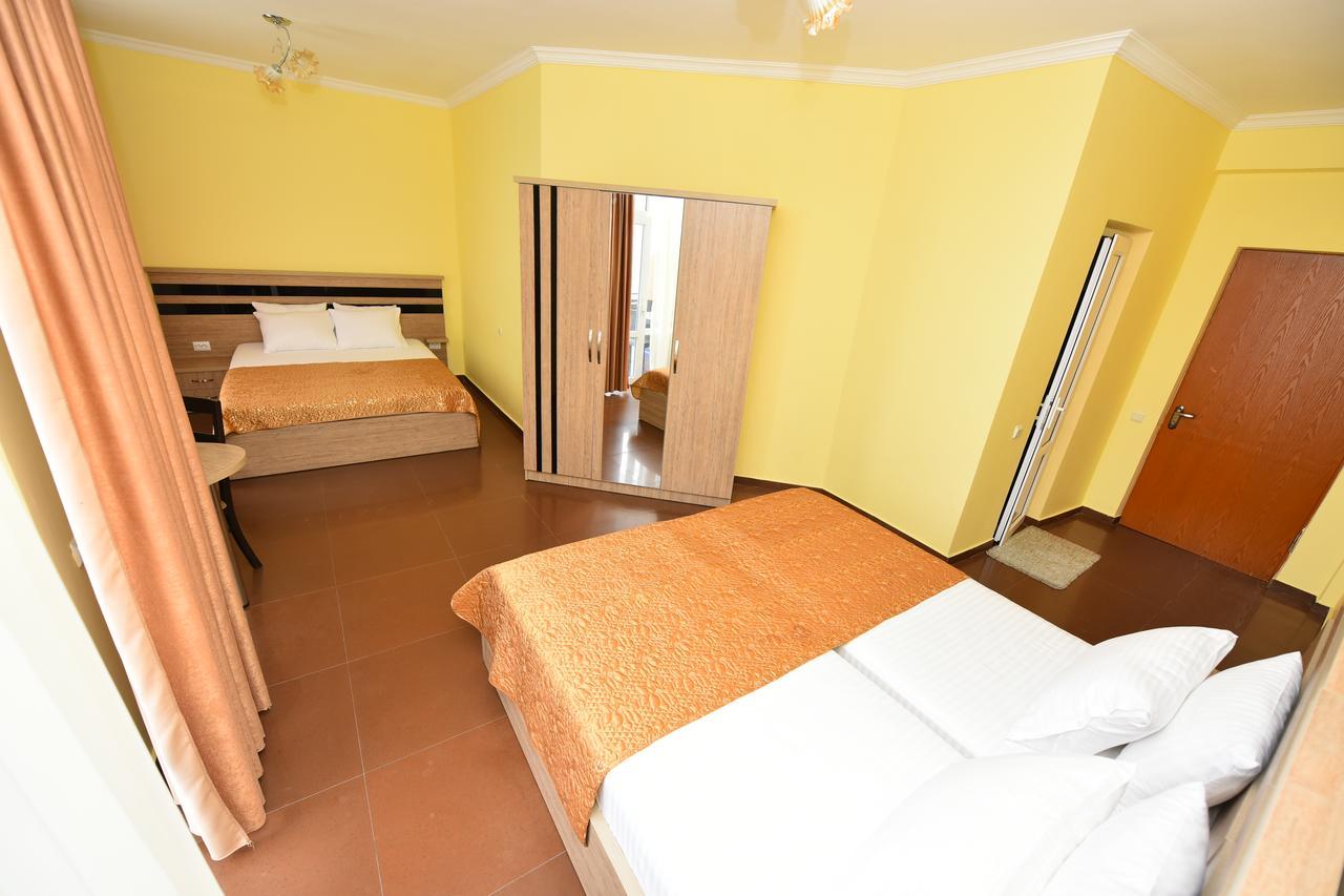 Hotel Lazuri In 卡瓦拉提 外观 照片
